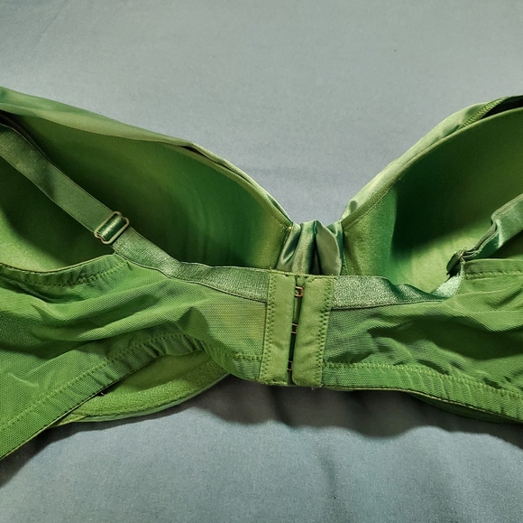 Christmas present satin bow bra - Picture 4 of 7